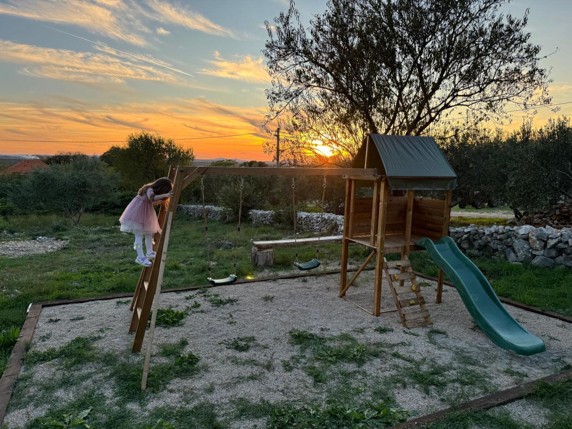 Relax And Unwind: Family-Friendly House Near Zadar In Zagrad Villa Bagian luar foto